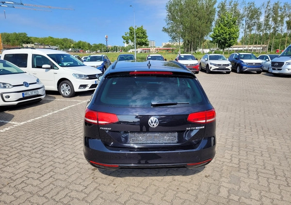 Volkswagen Passat cena 68500 przebieg: 162425, rok produkcji 2017 z Człuchów małe 56